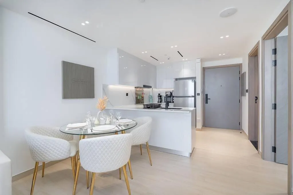 Apartment Luxurious 1-Bedroom Oasis L Binghatti Corner, Jvc Dubai United Arab Emirates