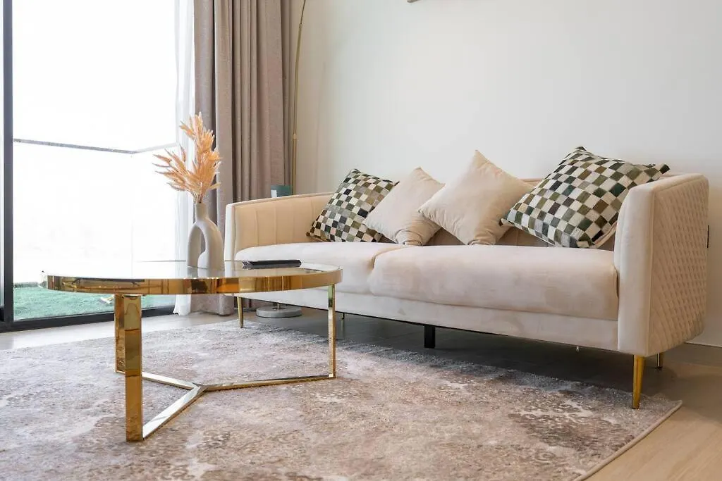 Luxurious 1-Bedroom Oasis L Binghatti Corner, Jvc 迪拜