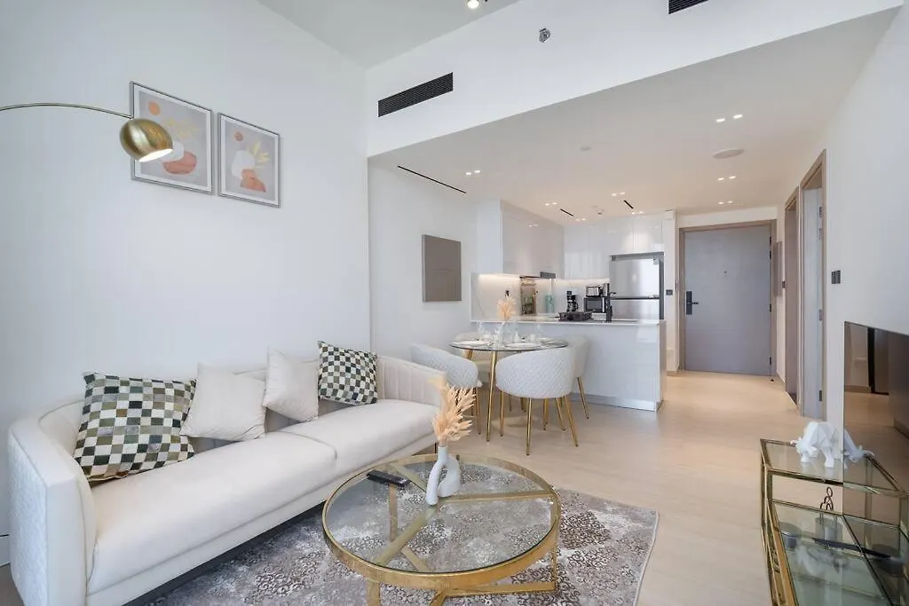 Luxurious 1-Bedroom Oasis L Binghatti Corner, Jvc 迪拜